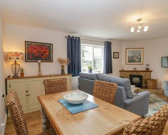 Phocle Ridge, Pet Friendly, With Hot Tub In Ross-On-Wye - Ross-on-Wye - Dining room