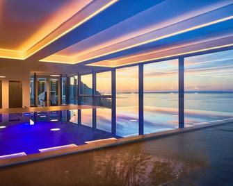 First Wolke 7 - Ostseebad Sellin - Pool