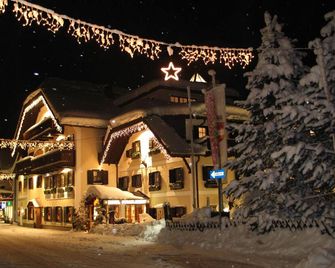 Hotel Stroblerhof - Strobl - Gebäude