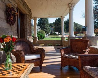 Maple House Large Vacation Home, Sleeps 7 Pet Friendly Great Location - Trinidad - Binnenhof