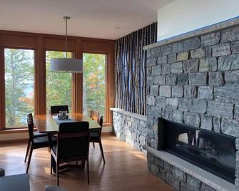Birch Bluffs, modern eco friendly house, 5 minutes from Lutsen Mountain. - Tofte - Dining room