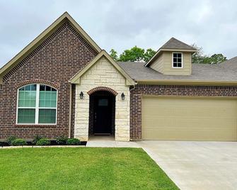 The Woodrow - Luxury Townhome in Central Greenville - Greenville - Building