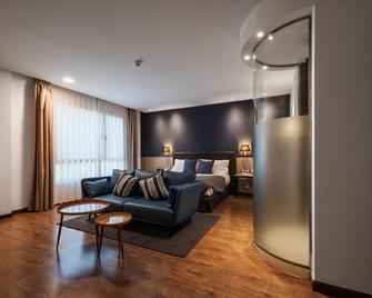 Crowne Plaza Madrid Airport - Madrid - Bedroom