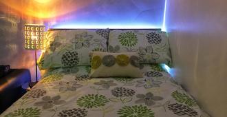 Newly Refurbished - Near Piccadilly - 2 Bedroom Apartment - Sleeps up to 10 - Manchester - Yatak Odası