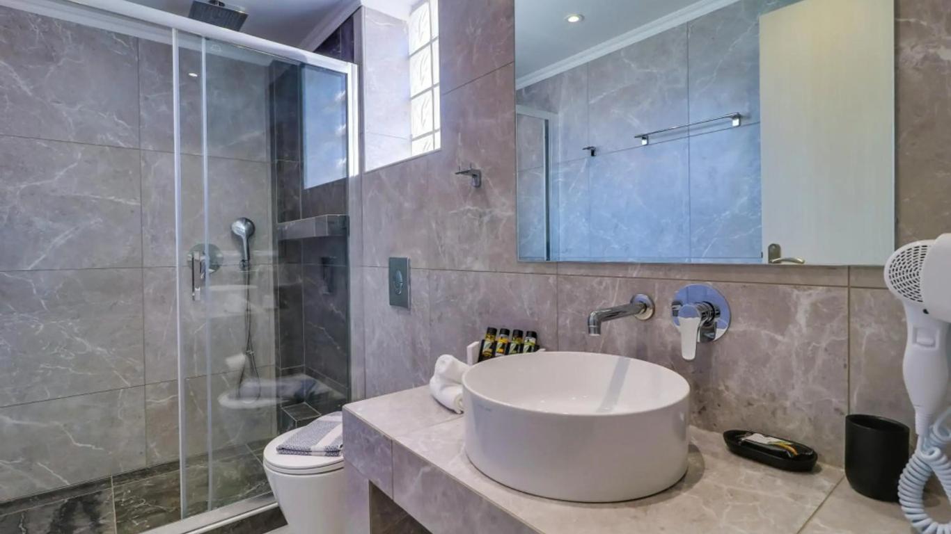 Theros Villas & Suites