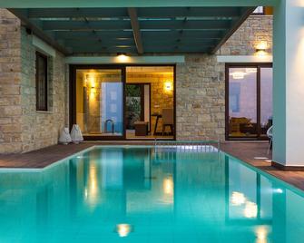 Villa Emilia I Luxury, amazing seaview, next to the town - Kissamos - Piscina