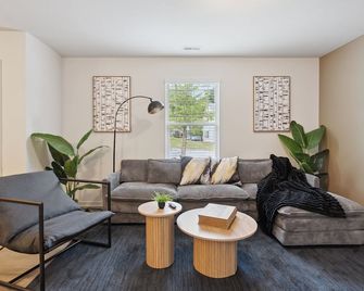 King 3br Townhouse Mins to Cary Nc State - Raleigh - Sala de estar