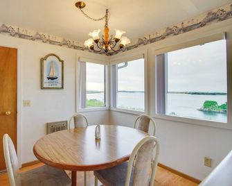 Rustic Coastal Smith River Cottage w/ Ocean Views! - Smith River - Comedor