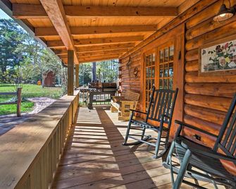 'Beaver Creek Lodge' - Secluded Home w/ Pond! - Huntington - Patio
