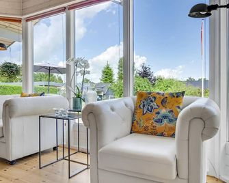 Cozy home in Egå with kitchen - Aarhus - Living room