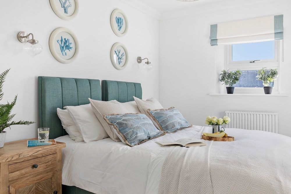 Penthouse, Luxury 2 Bed, 2 Bathroom, Apartment with Sea Views and a Lift - Torquay - Bedroom