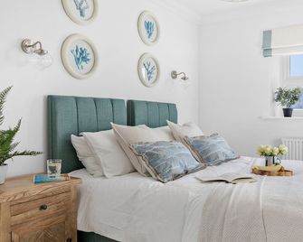 Penthouse, Luxury 2 Bed, 2 Bathroom, Apartment with Sea Views and a Lift - Torquay - Bedroom