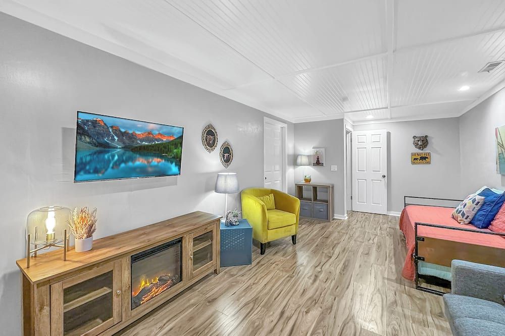 A block from hiking and biking trails! Near Manitou Springs & Old Colorado City. - קולרדו ספרינגס - סלון