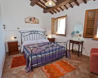 B&B Madonna Del Latte - Cannara - Schlafzimmer