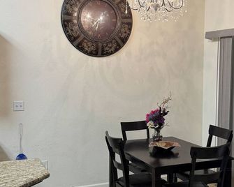 Charming 4-bedroom house with WiFi, fitness room in welcoming Madera - Madera - Sala pranzo