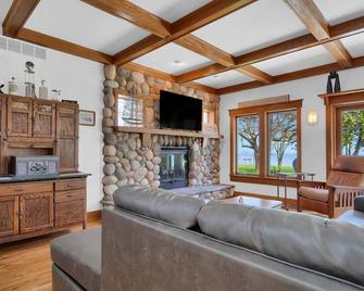 Craftsman Lakefront Family Retreat w Great Views! - Lexington - Sala de estar