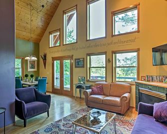 'Tamarack Haus' Hot Tub & Ev Charging: Walk Dtwn! - Leavenworth - Olohuone