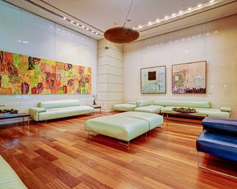 Coconut Grove 10th Floor private unit Parking Included - Miami - Sala de estar