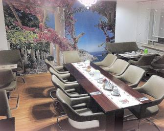 Hotel Garni 4U - Rodenbach - Restaurante