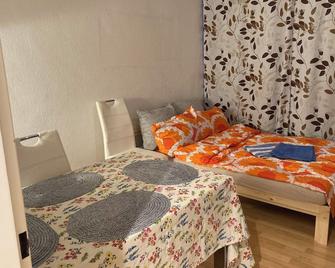 Schöne 1 Zimmer Wohnung am Feuersee mit Balkon und Aufzug - Stuttgart - Bedroom