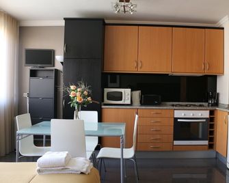 Studios Porto Solar - Porto - Kitchen