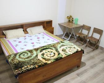 Pumpkin Vibgyor Guest House - Cherrapunji - Bedroom