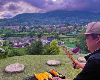 Danau Toba International Cottage Berastagi - Berastagi - Gebouw