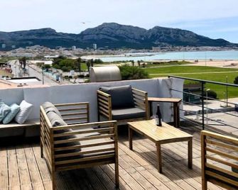 Unique : Appartement 80m2 + Toit Terrasse Panoramique à la Plage vue Imprenable - Marsella - Balcó