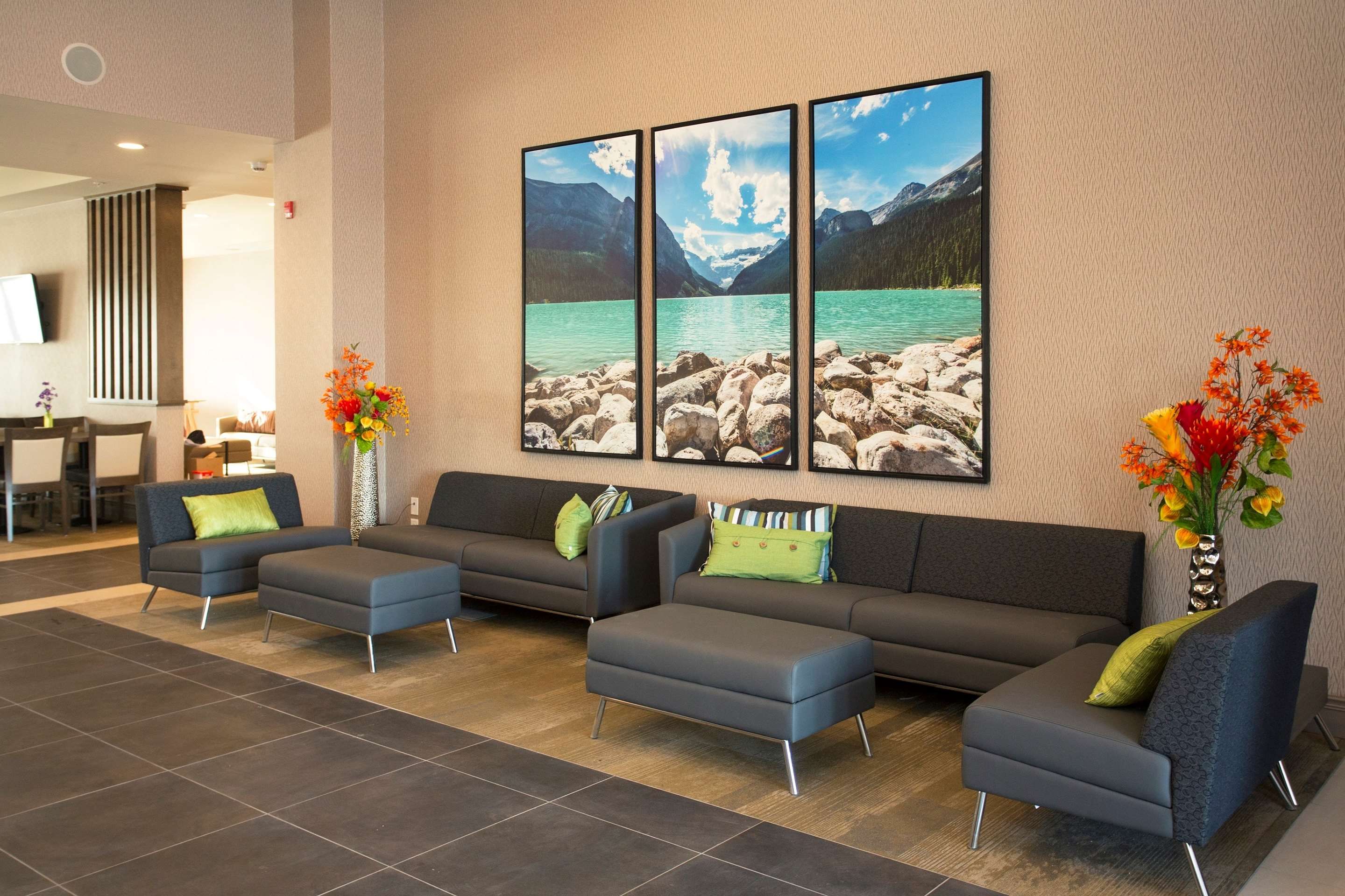 Wingate by Wyndham Calgary Airport thumbnail 3