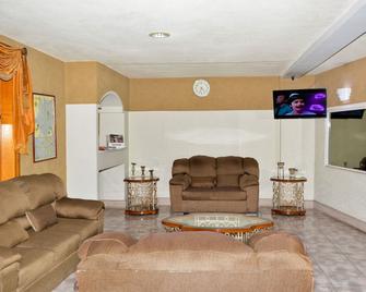 Hotel Baeza - Delicias - Living room