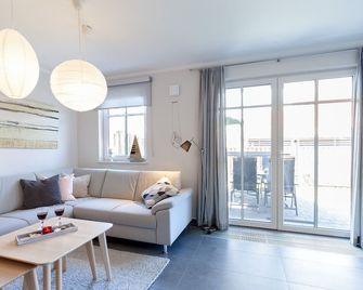 Am Horizont No 3 für 2-4 Pers, 2 Schlafz, Garten, Strandkorb, Grill, Parkplatz, am Haus - Zingst - Pokój dzienny