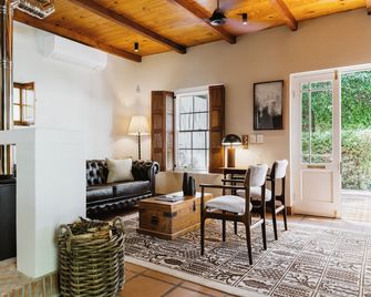 De Bergkant Lodge - Prince Albert - Living room