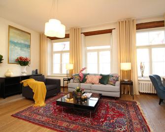 Tallinn City Apartments Old Town Toompea - Tallinn - Living room