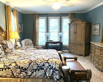 Lovely Home, Perfect location, Coliseum, Golf, HPU, Back Porch & Community pool - Jamestown - Habitación