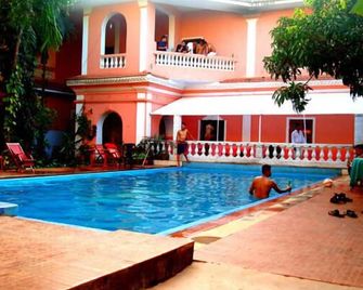 Poonam Village Resort - Anjuna - Svømmebasseng