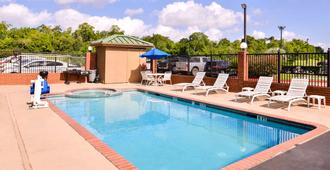 Quality Inn & Suites Beaumont - Beaumont - Pool