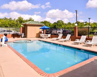 كواليتي إن آند سويتس بومونت - باومونت (تكساس) - حوض السباحة