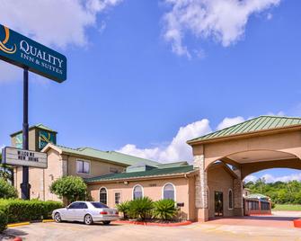 Quality Inn & Suites Beaumont - Beaumont - Rakennus