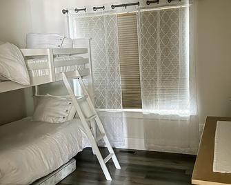 House by Airport Very Fast Internet! - Belgrade - Bedroom