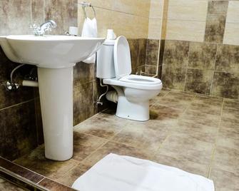 Jewelstone Hotel - Nairobi - Bathroom