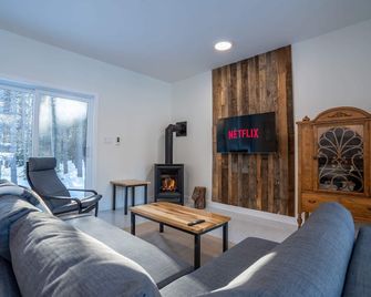 Brand New with SPA - Le Repaire du Lievre Blanc - Saint-Alexis-des-Monts - Salon