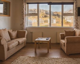 Framtid Apartments And Holiday Homes - Djupivogur - Living room