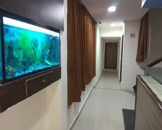 Hotel Shiva - Panvel - Hallway