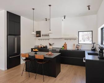 Modern Mountain Retreat with Hot Tub - Fleischmanns - Kuchnia