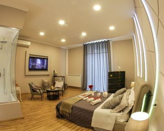 Reggia & Dintorni Rooms A Caserta - Caserta - Habitación