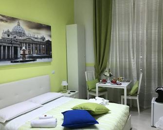 Vatican City Holidays Guesthouse - Roma - Camera da letto