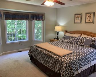 Old Wagon Lodge Spacious Retreat Wifi & Hot Tub Theater Room - Luray - Schlafzimmer