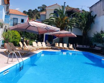 Omega Rooms Anaxos - Anaxos - Pool