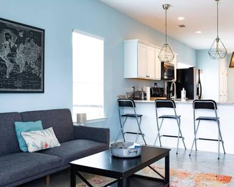 Clean & Serene House - easy on/off interstate - ממפיס - מטבח