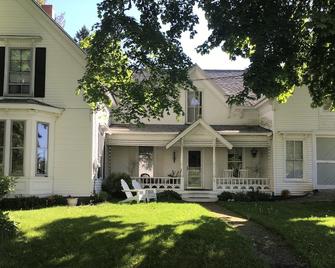 New England Farmhouse Loft - Rockland - Building